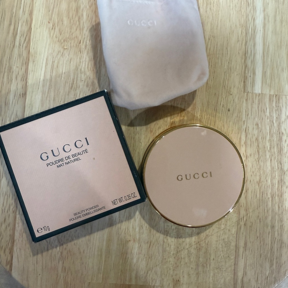 Gucci Matte Beauty Powder in shade 6 NIB